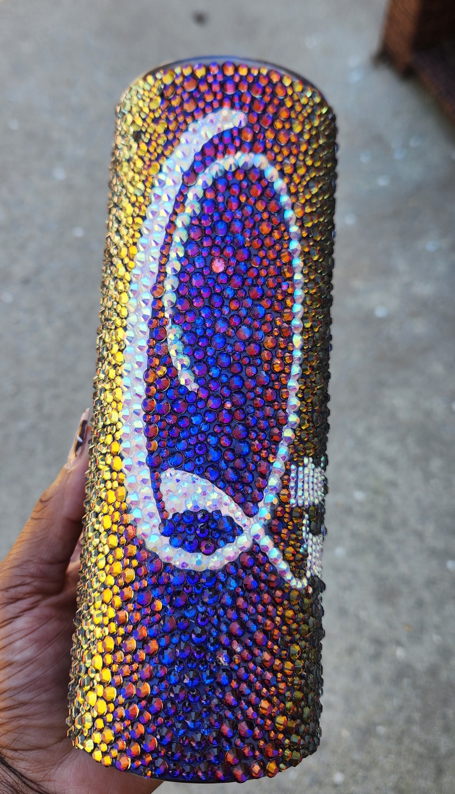 20o20oz stainless steel double wall insulated tumbler. Straws and lids are included with all tumblers When ordering, please remember to to include the colors you would like the name made in and also double check your spelling.