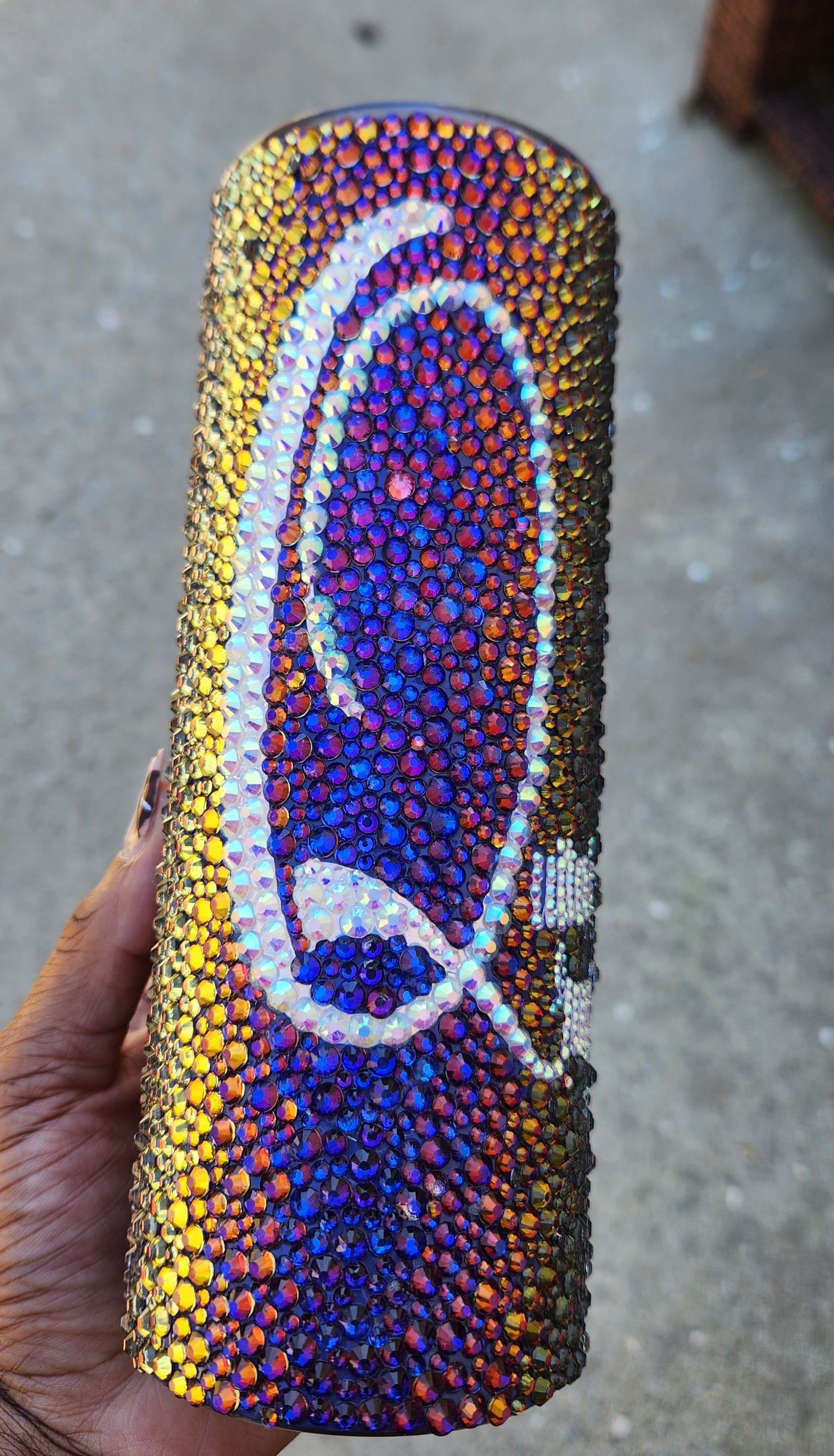 20o20oz stainless steel double wall insulated tumbler. Straws and lids are included with all tumblers When ordering, please remember to to include the colors you would like the name made in and also double check your spelling.